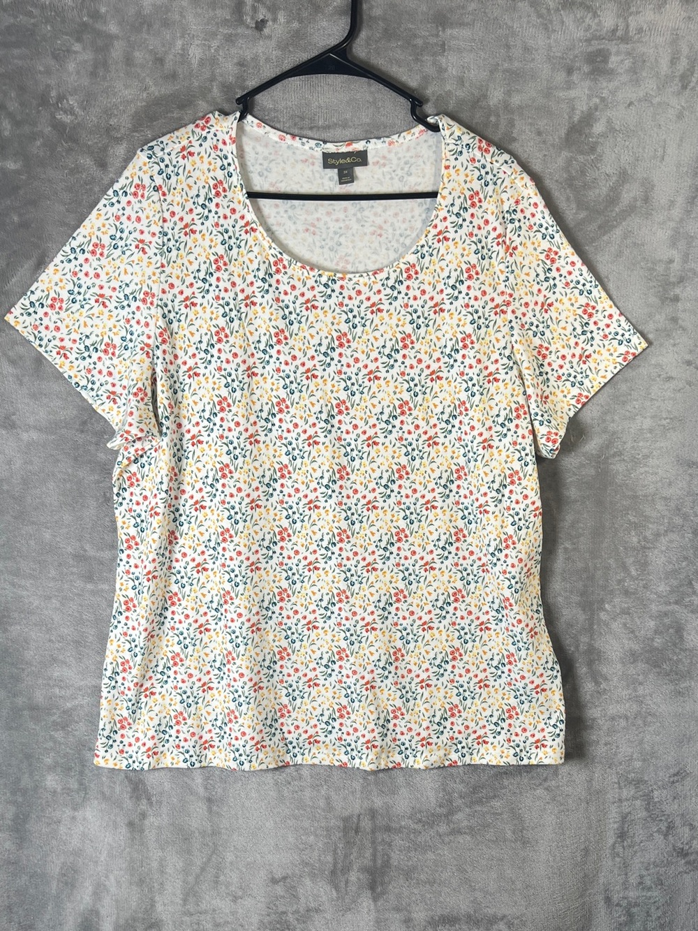 Style & Co. White Floral Short Sleeve Scoop Neck Tee with Multicolor Print